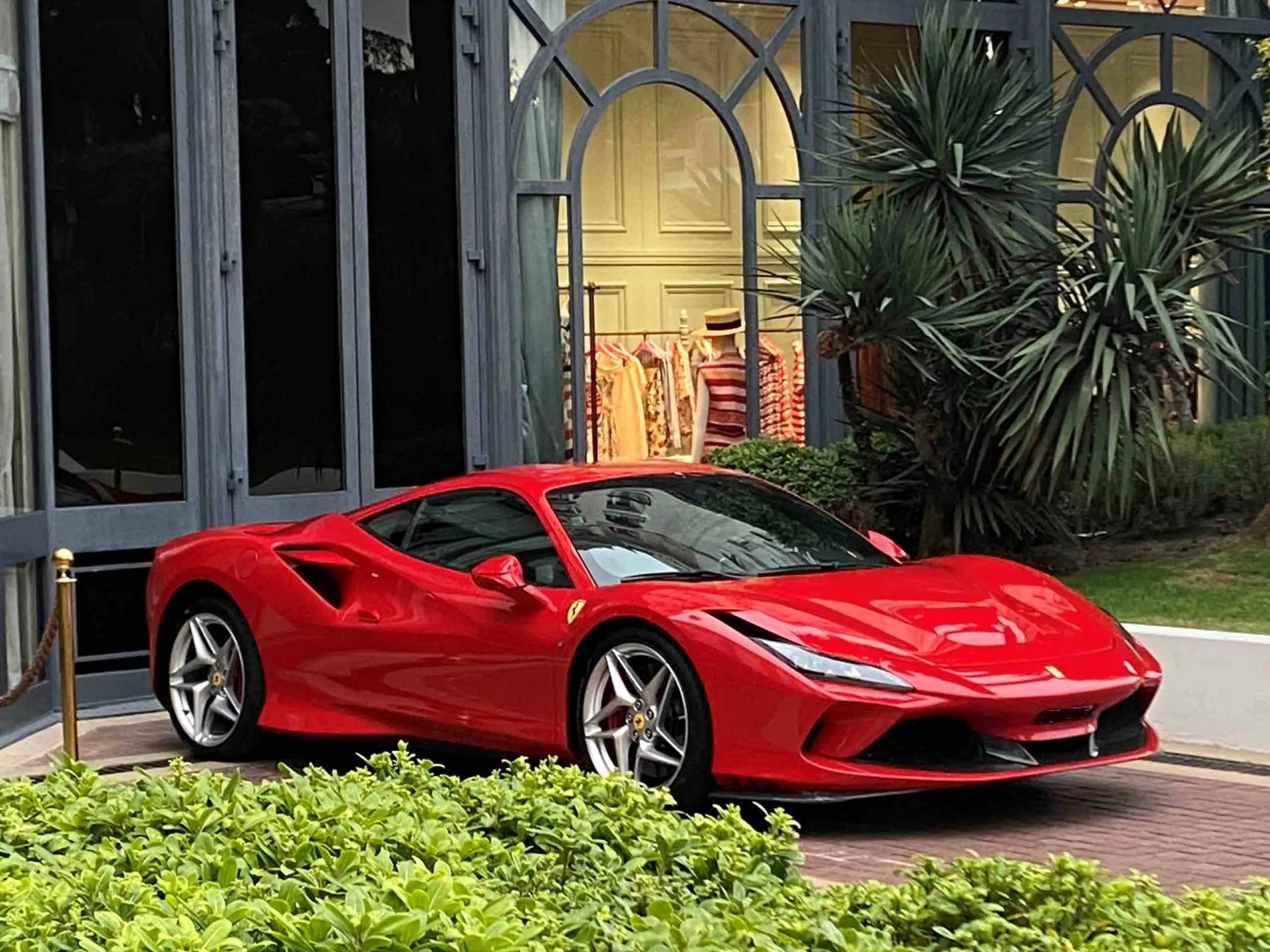 Louer Ferrari F8, Location de voiture de luxe PACA,Rent luxury Car Cannes, Rent Ferrari Cannes, Location d'une voiture de luxe