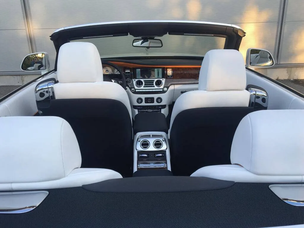 Car4Rent Cannes - Location Rolls-Royce 2 Rolls royce dawn C4R vue de AR interieur à louer cannes Car4rent